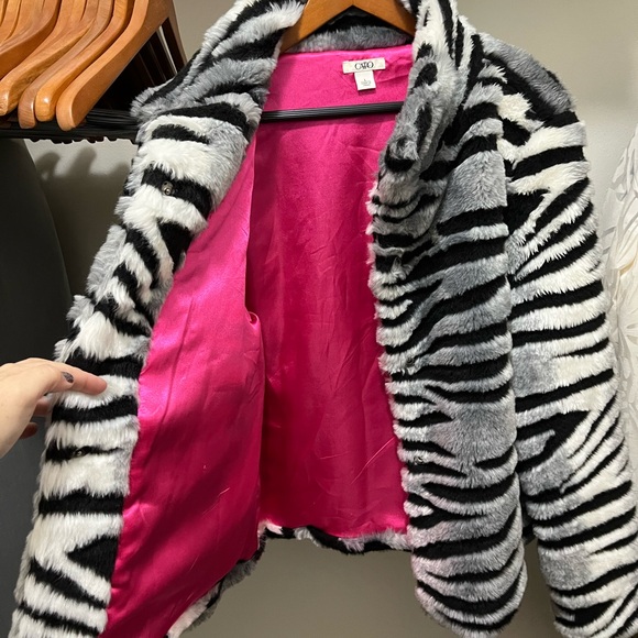 Amazing Animal Print Faux Fur Coat - Picture 2 of 6